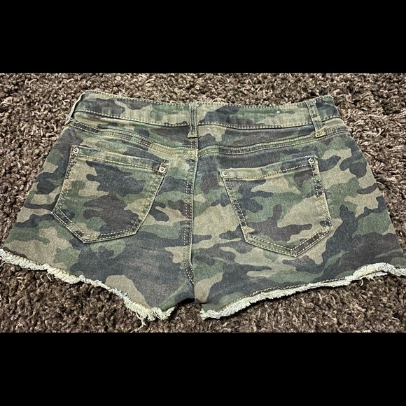 camouflaged shorts girls 14 - Picture 2 of 2